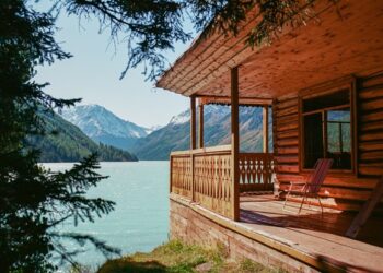 Pros and Cons of Owning a Log Cabin