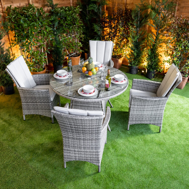 Under the Stars: How to Create an Enchanting Outdoor Cinema Space in Your Garden