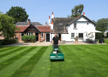 Mowing Tools and Roller Technology: Cylinder vs Rotary for the Perfect Lawn Stripe