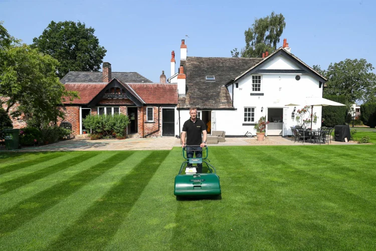 Mowing Tools and Roller Technology: Cylinder vs Rotary for the Perfect Lawn Stripe